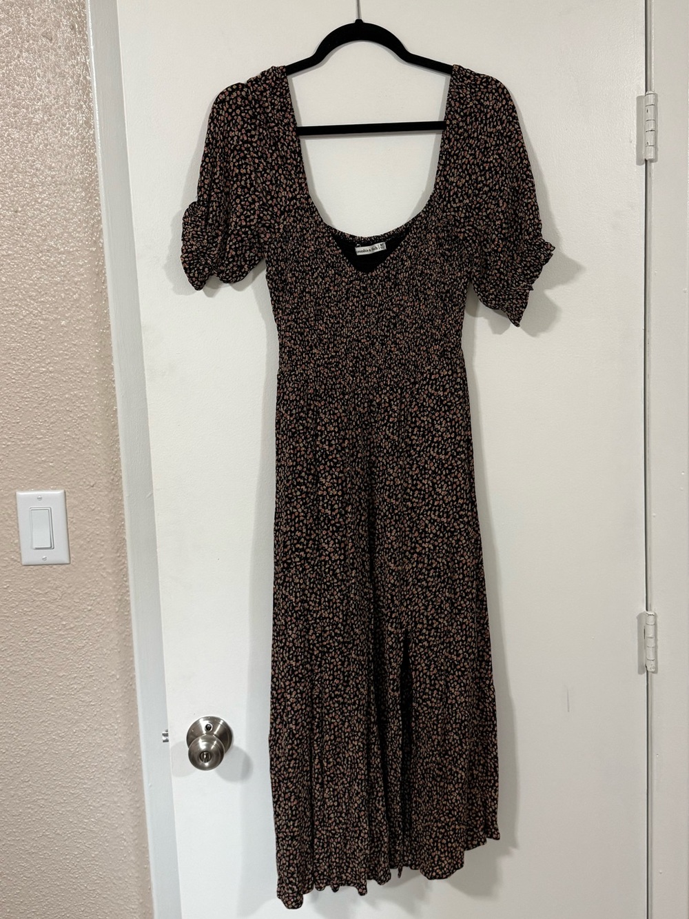 Abercrombie & Fitch Smocked Puff Sleeve Midi Dress